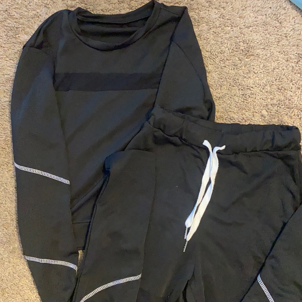 Black cropped set